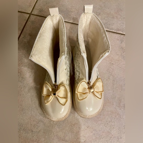 Little girls ankle boots creamy whitete color with bow and zipper size 34 or 2us - Picture 2 of 7
